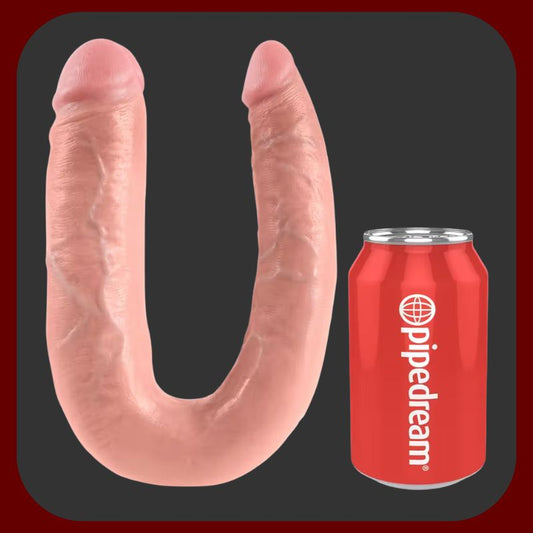 Ultra realistické dvojité dildo KING COCK v tělové barvě, detailní žilkování, zakřivené pro současnou vaginální a anální stimulaci.