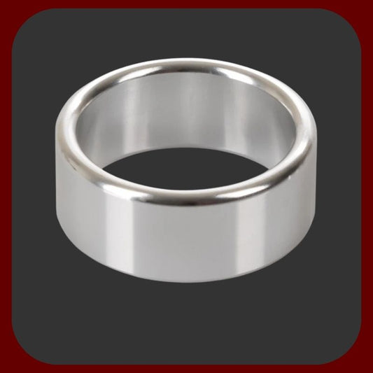 Hladký kovový erekční kroužek ve velikostech M, L a XL s elegantním designem pro pevnější erekci a stylový vzhled.