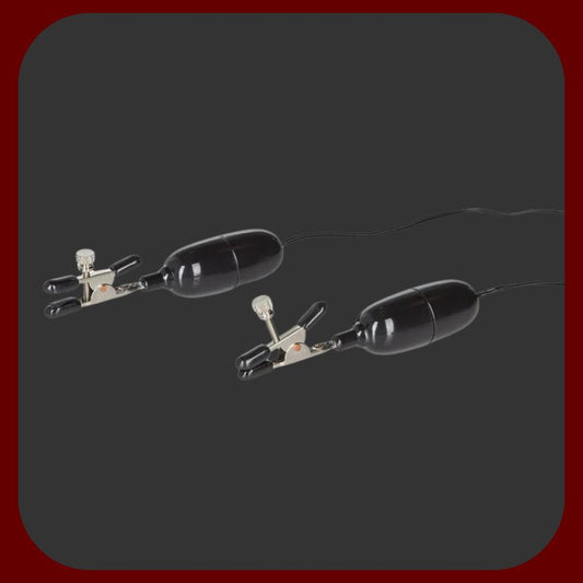 Elegantní černé vibrační svorky na bradavky s kovovým tělem, nastavitelným tlakem a délkou 11,5 cm pro BDSM a smyslné hrátky.