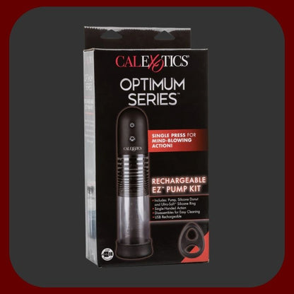 Automatická pumpa na penis CalExotics s USB dobíjením, silikonovým návlekem a dvojitým kroužkem v černé a průhledné barvě.