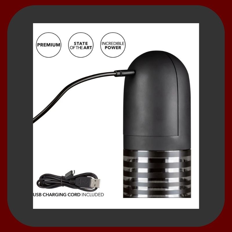 Automatická pumpa na penis CalExotics s USB dobíjením, silikonovým návlekem a dvojitým kroužkem v černé a průhledné barvě.