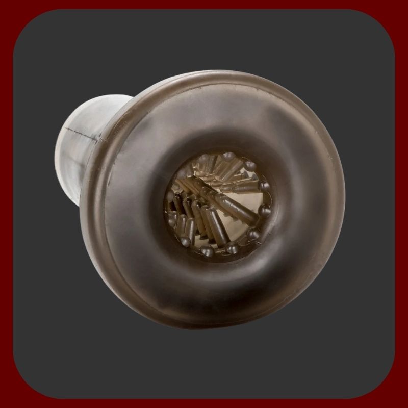 Černý automatizovaný masturbátor s realistickou orální simulací, vnitřními štětinkami, rotujícími kuličkami a 7 vibračními režimy, délka 22 cm.