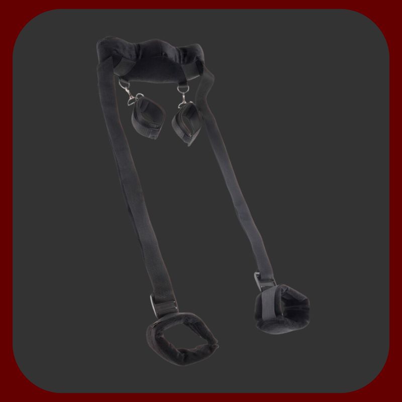 Černá BDSM manžeta „Pozice Master“ s polstrovaným krčním postrojem, nylonovými popruhy a kovovými zámky pro bezpečné připoutání rukou a nohou.