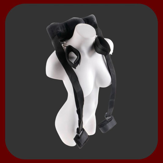 Černá BDSM manžeta „Pozice Master“ s polstrovaným krčním postrojem, nylonovými popruhy a kovovými zámky pro bezpečné připoutání rukou a nohou.