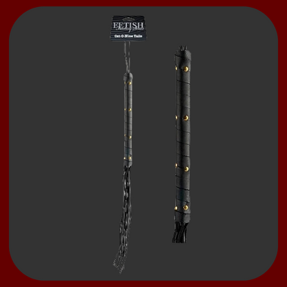 Luxusní devítiocasý bič z pravé kůže pro smyslné BDSM praktiky a dominantní hrátky.