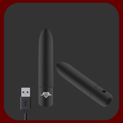 Kompaktní černý mini vibrátor Black Pulse s 10 vibračními režimy a elegantním designem pro diskrétní potěšení kdykoliv a kdekoliv.