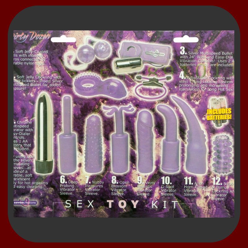 Erotická sada DIRTY Dozen obsahující 12 pomůcek včetně vibrátoru, vibračního vajíčka, návleků, gejša kuličky a erekčních kroužků pro páry.