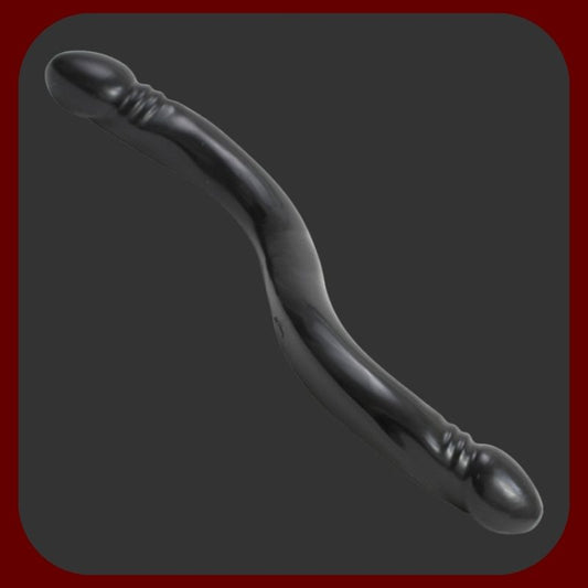 Černé dvojité dildo 45 cm dlouhé s hladkým povrchem a dvěma realisticky tvarovanými žaludy, vyrobené z měkkého, flexibilního PVC bez ftalátů.