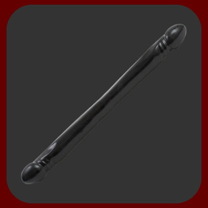 Černé dvojité dildo 45 cm dlouhé s hladkým povrchem a dvěma realisticky tvarovanými žaludy, vyrobené z měkkého, flexibilního PVC bez ftalátů.