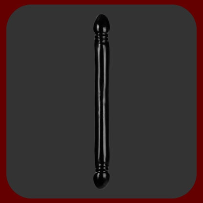 Černé dvojité dildo 45 cm dlouhé s hladkým povrchem a dvěma realisticky tvarovanými žaludy, vyrobené z měkkého, flexibilního PVC bez ftalátů.