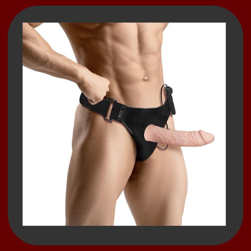 Eroriana – flexibilný a vibrujúci postroj Bemax Harness s odnímateľným dutým dildom a drôtovým ovládačom, ideálny pre solo aj párové hrátky.