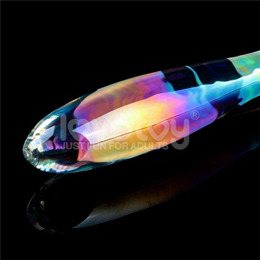 Eroriana – oboustranné dildo Twilight Gleam z borosilikátového skla s duhovými luminiscenčními třpytkami, asymetrickým designem a hladkým povrchem vhodné pro vaginální i anální použití, ideální pro sólo i partnerské hry.