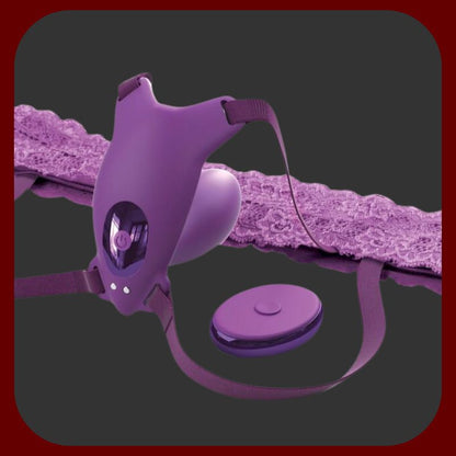 Eroriana – vibrující string Ultimate G-Spot Butterfly Strap-on od Fantasy For Her s integrovaným G-bodovým vibrátorem, dvěma motory a 10 vibračními režimy. Elastický pás pro pohodlné nošení, vodotěsný silikon, dálkové ovládání a USB dobíjení pro diskrétní a intenzivní potěšení.