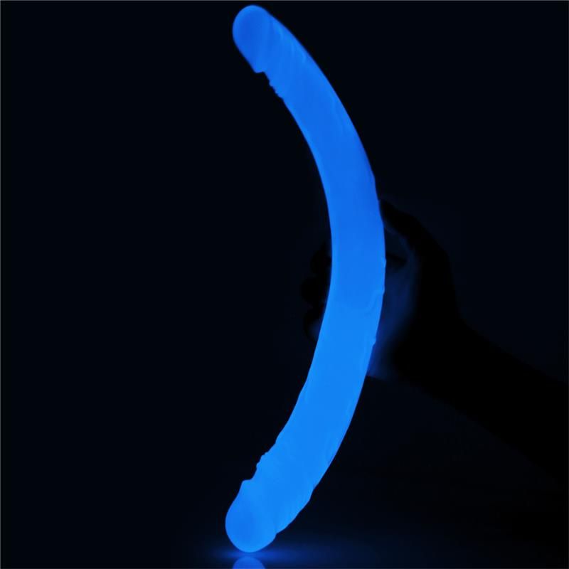 Erosiana Lumino – dlouhé realistické dildo z TPE s jemným žilkováním a třpytivým práškem vytvářejícím modrý světelný efekt ve tmě. Ergonomický tvar, bez ftalátů a latexu, vhodné pro vaginální i anální stimulaci.