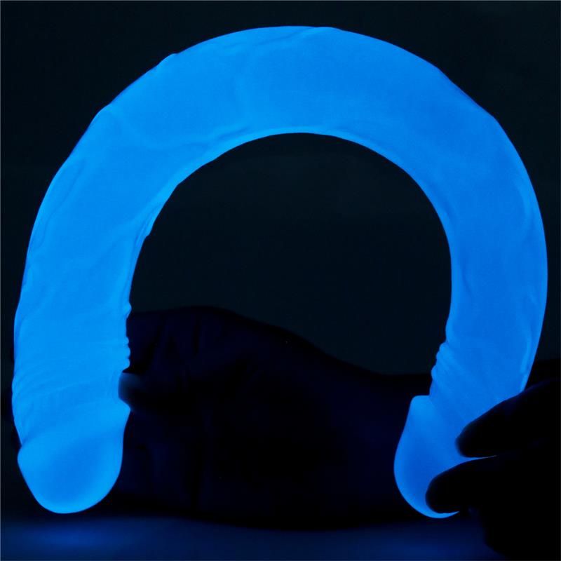 Erosiana Lumino – dlouhé realistické dildo z TPE s jemným žilkováním a třpytivým práškem vytvářejícím modrý světelný efekt ve tmě. Ergonomický tvar, bez ftalátů a latexu, vhodné pro vaginální i anální stimulaci.