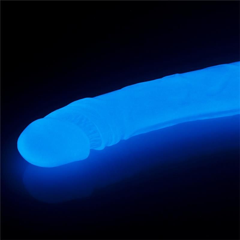 Erosiana Lumino – dlouhé realistické dildo z TPE s jemným žilkováním a třpytivým práškem vytvářejícím modrý světelný efekt ve tmě. Ergonomický tvar, bez ftalátů a latexu, vhodné pro vaginální i anální stimulaci.