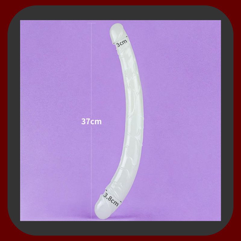 Erosiana Lumino – dlouhé realistické dildo z TPE s jemným žilkováním a třpytivým práškem vytvářejícím modrý světelný efekt ve tmě. Ergonomický tvar, bez ftalátů a latexu, vhodné pro vaginální i anální stimulaci.
