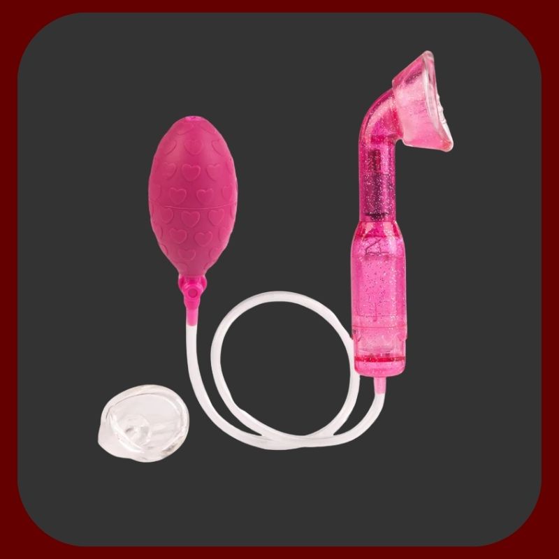 Fialová klitorální vakuová pumpa s vibracemi, ručním sáním a masážními štětinkami, 3 vibrační režimy pro intenzivní stimulaci klitorisu.