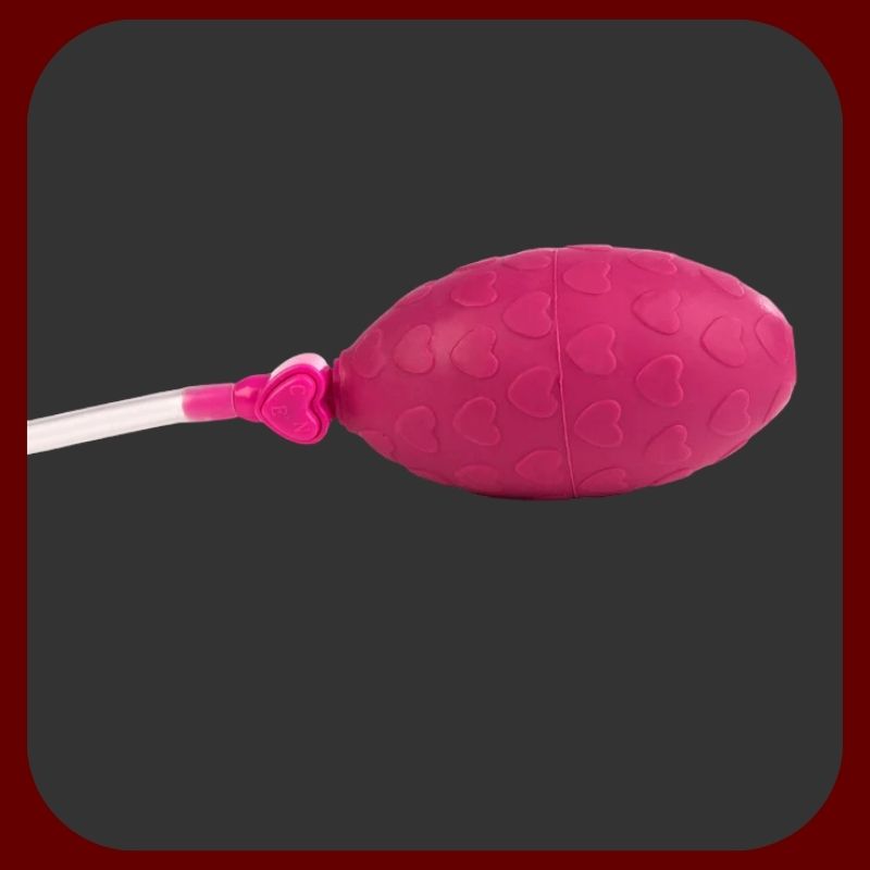 Fialová klitorální vakuová pumpa s vibracemi, ručním sáním a masážními štětinkami, 3 vibrační režimy pro intenzivní stimulaci klitorisu.