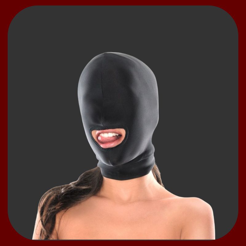 Černá BDSM kukla z elastického spandexového latexu s otvorem na ústech, ideální pro dominanci a submisivní hry.