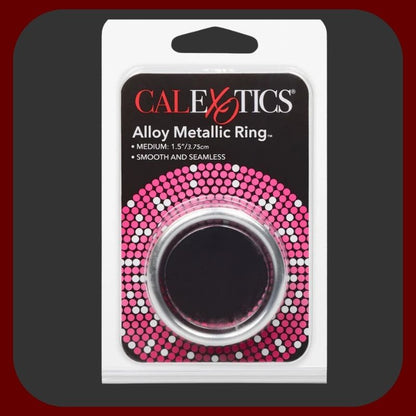 Hladký kovový erekční kroužek ve velikostech M, L a XL s elegantním designem pro pevnější erekci a stylový vzhled.