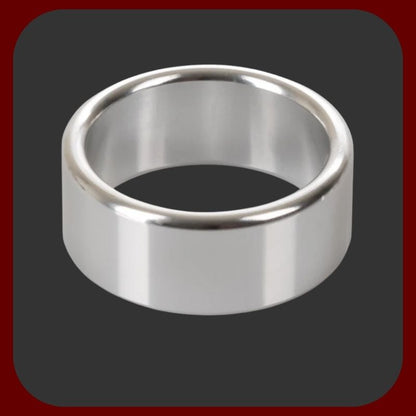 Hladký kovový erekční kroužek ve velikostech M, L a XL s elegantním designem pro pevnější erekci a stylový vzhled.