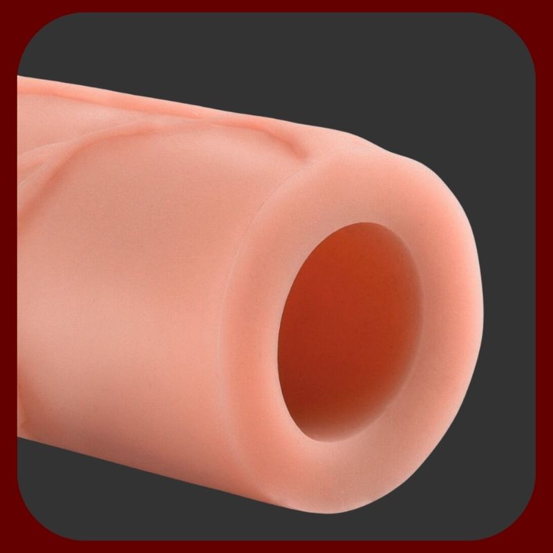 Návlek MEGA 1 na penis – prodlužuje délku o 2,5 cm, zvětšuje průměr až o 2 cm, realistický materiál FantaFlesh, tělová barva.