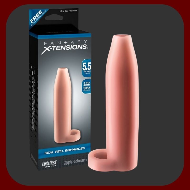 Realistický XL návlek na penis s odkrytým žaludem a kroužkem na varlata z pružného materiálu FantaFlesh