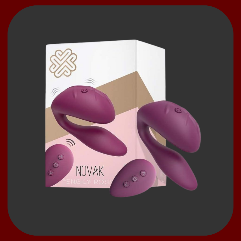 Fialový párový vibrátor Novak s dálkovým ovládáním, stimuluje bod G, klitoris i partnera, rozměry 8,6 x 3,8 cm.
