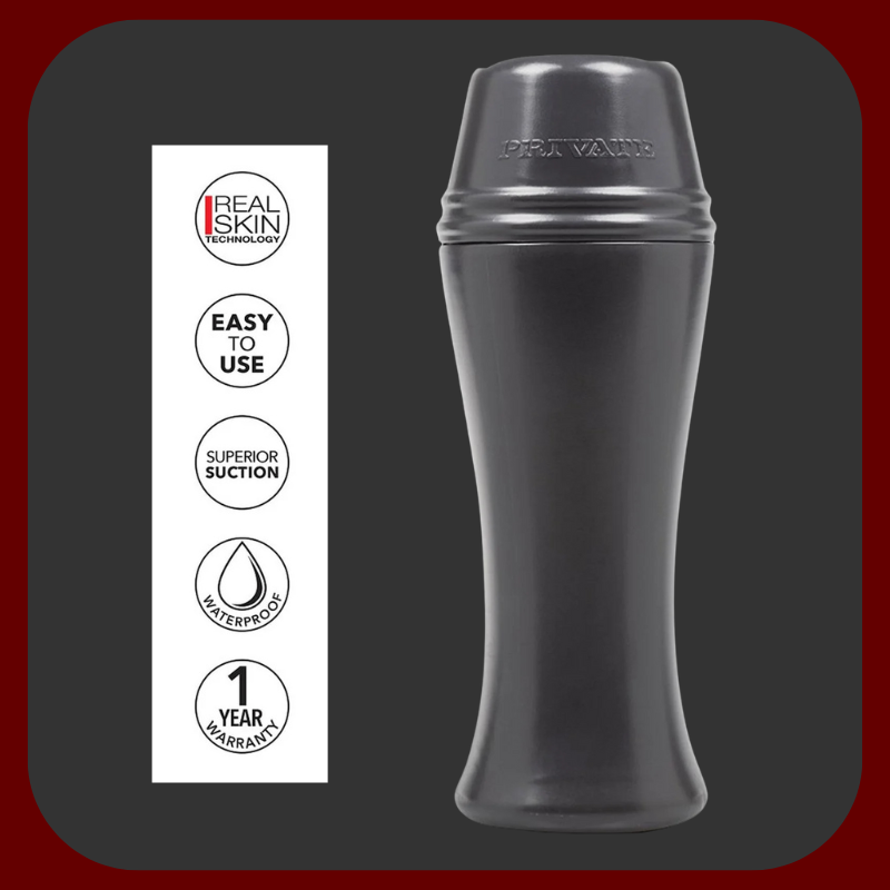 Ultra realistický pánský masturbátor ve tvaru vagíny PRIVATE TO GO (21 x 3 cm), vyrobený z materiálu Real Skin TPR, s realistickými pysky a vnitřními stimulačními drážkami, vhodný pro všechny velikosti penisu, v tělové barvě s modrým pouzdrem.