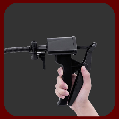 Ruční vakuová pumpa na penis PSX 007 v průhledném provedení s černým silikonovým kroužkem.