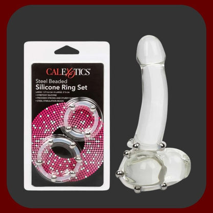 Dva průhledné silikonové erekční kroužky s nerezovými kuličkami od CalExotics – pro silnější erekci a lepší stimulaci.