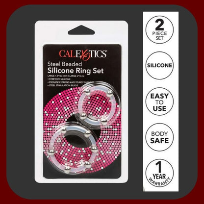 Dva průhledné silikonové erekční kroužky s nerezovými kuličkami od CalExotics – pro silnější erekci a lepší stimulaci.
