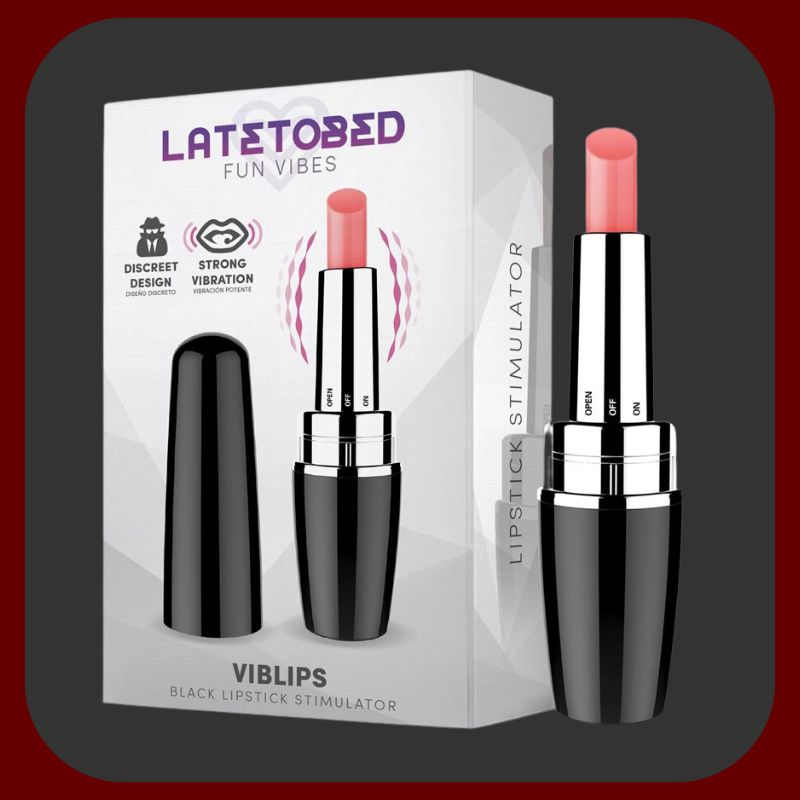 Diskrétní vibrátor Secret Kiss ve tvaru rtěnky, ve fialové a černé barvě, ideální pro klitorální stimulaci, délka 9,5 cm, průměr 2,6 cm.