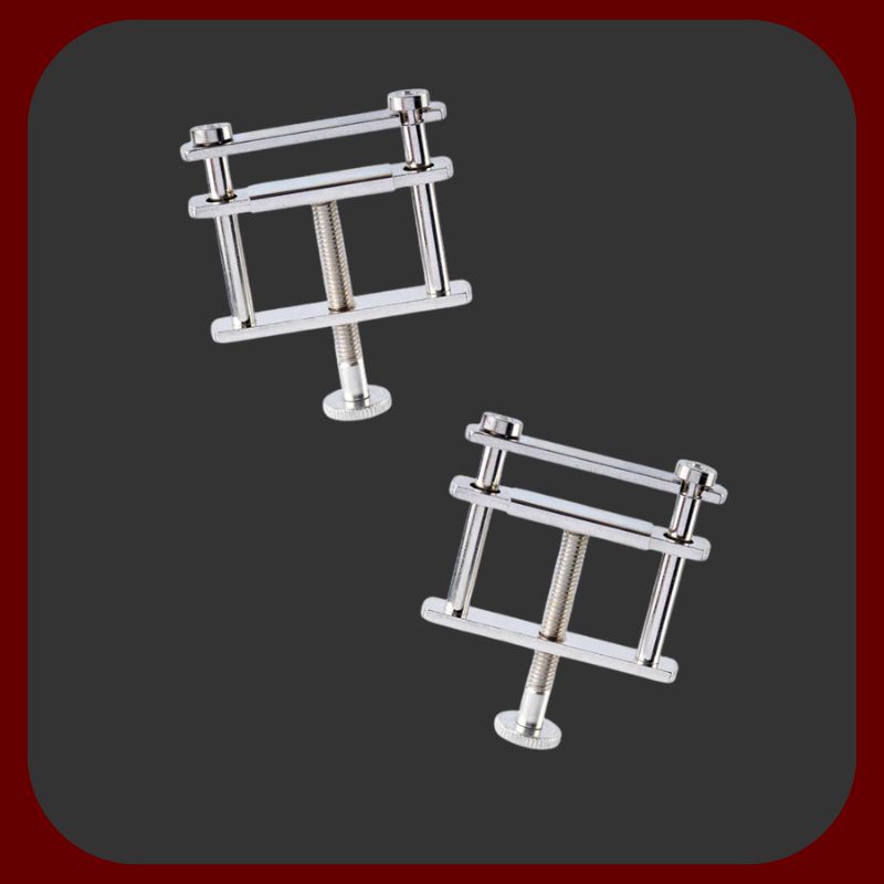 Luxusní BDSM svorky na bradavky „Steel Passion“ z nerezové oceli s nastavitelnými šrouby pro regulaci tlaku a intenzivní erotickou stimulaci.