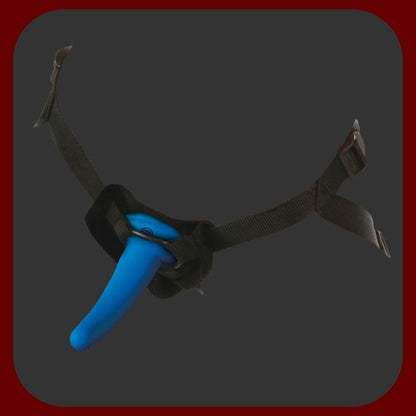 Strap-On set pro začátečníky s měkkým želé dildem 12 cm, nastavitelným postrojem a černou maskou pro erotické hry.