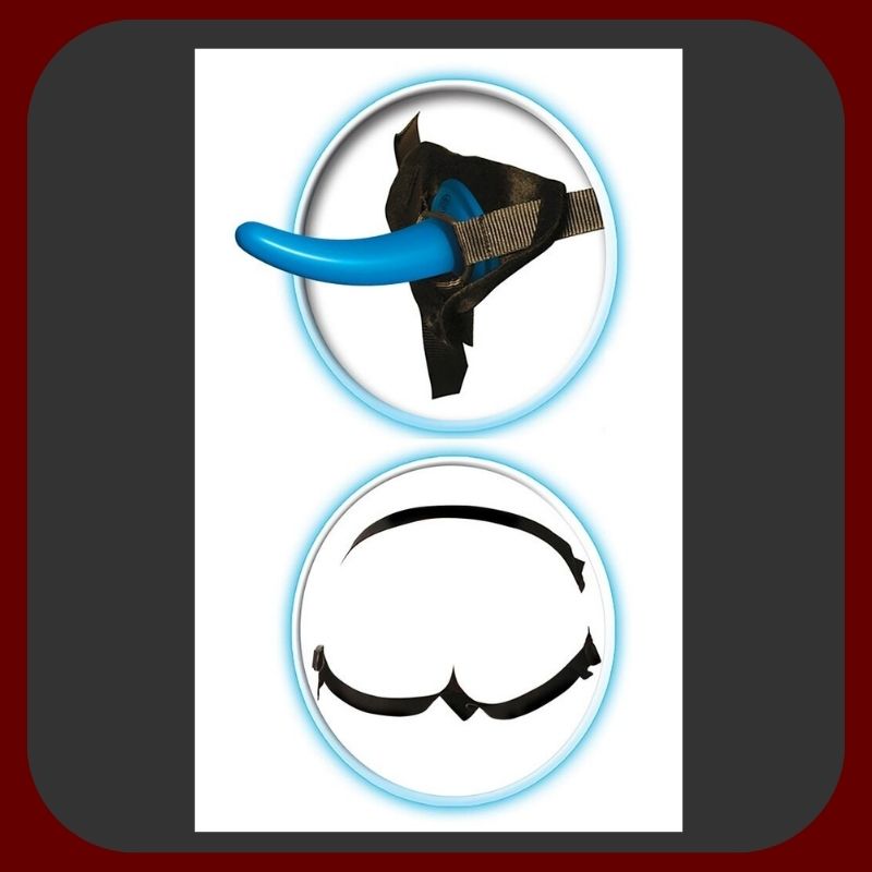 Strap-On set pro začátečníky s měkkým želé dildem 12 cm, nastavitelným postrojem a černou maskou pro erotické hry.