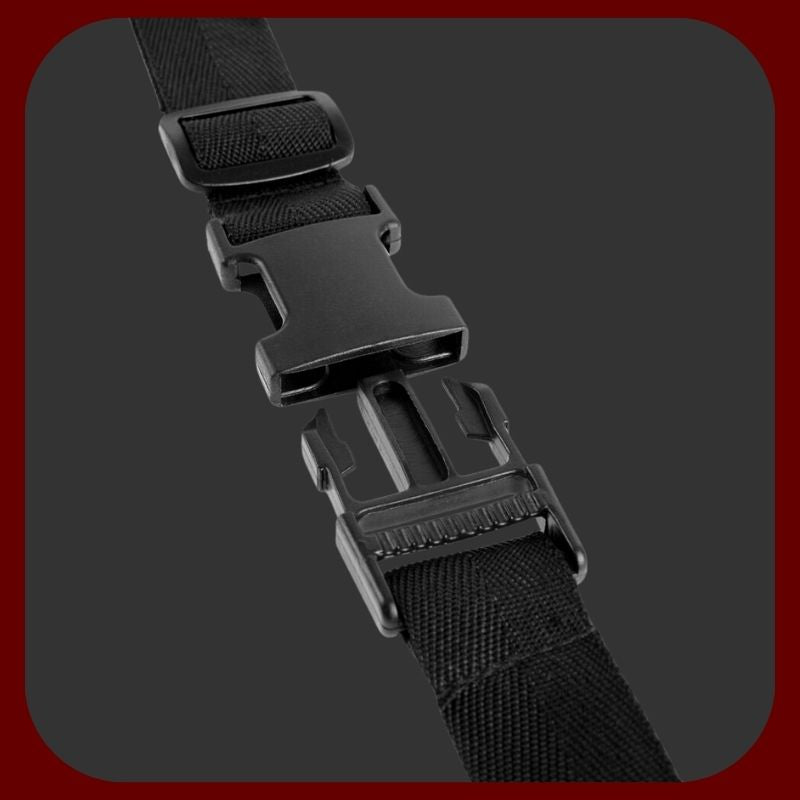 Univerzální dámský postroj s nastavitelným pásem do 170 cm a otvorem v rozkroku pro dildo nebo vibrátor 2,5–5,5 cm.