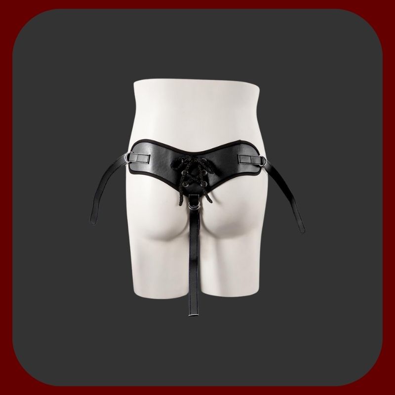 Černý nastaviteľný VAC-U-LOCK postroj na dildo a vibrátory s kovovými prstenci 4 cm a 5,4 cm, ideální pro ženy.