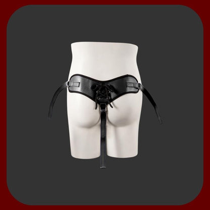 Černý nastaviteľný VAC-U-LOCK postroj na dildo a vibrátory s kovovými prstenci 4 cm a 5,4 cm, ideální pro ženy.