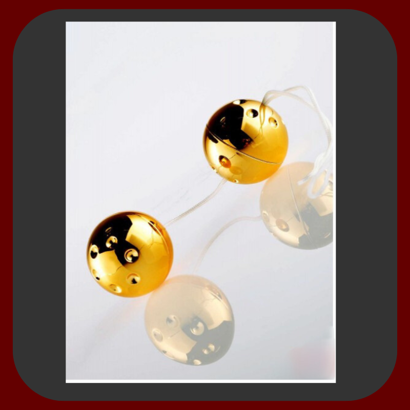 Dvě zlaté venušiny kuličky spojené šňůrkou, ideální pro vaginální i anální stimulaci.